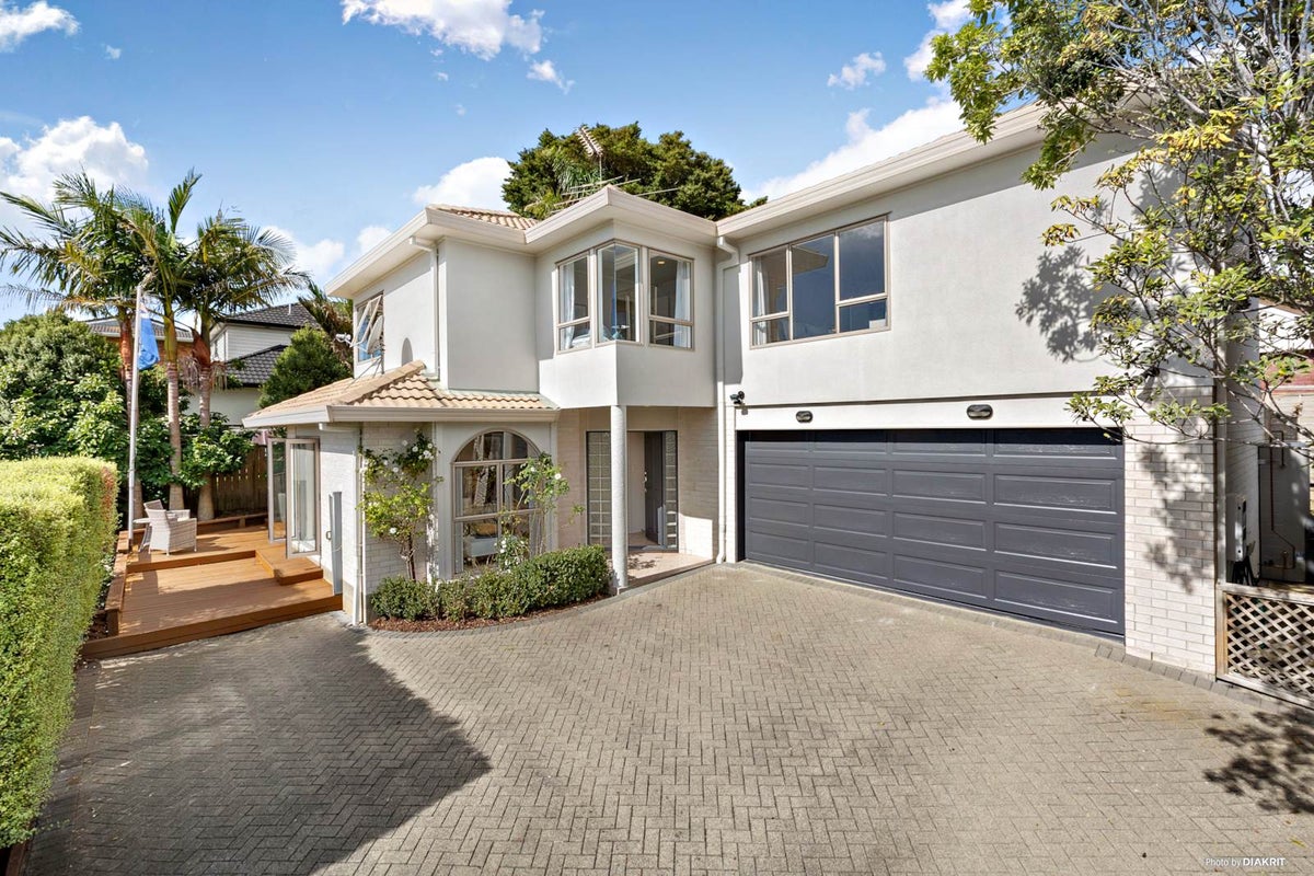 2/4 Carlton Street, Hillsborough, Auckland - Carousel 1