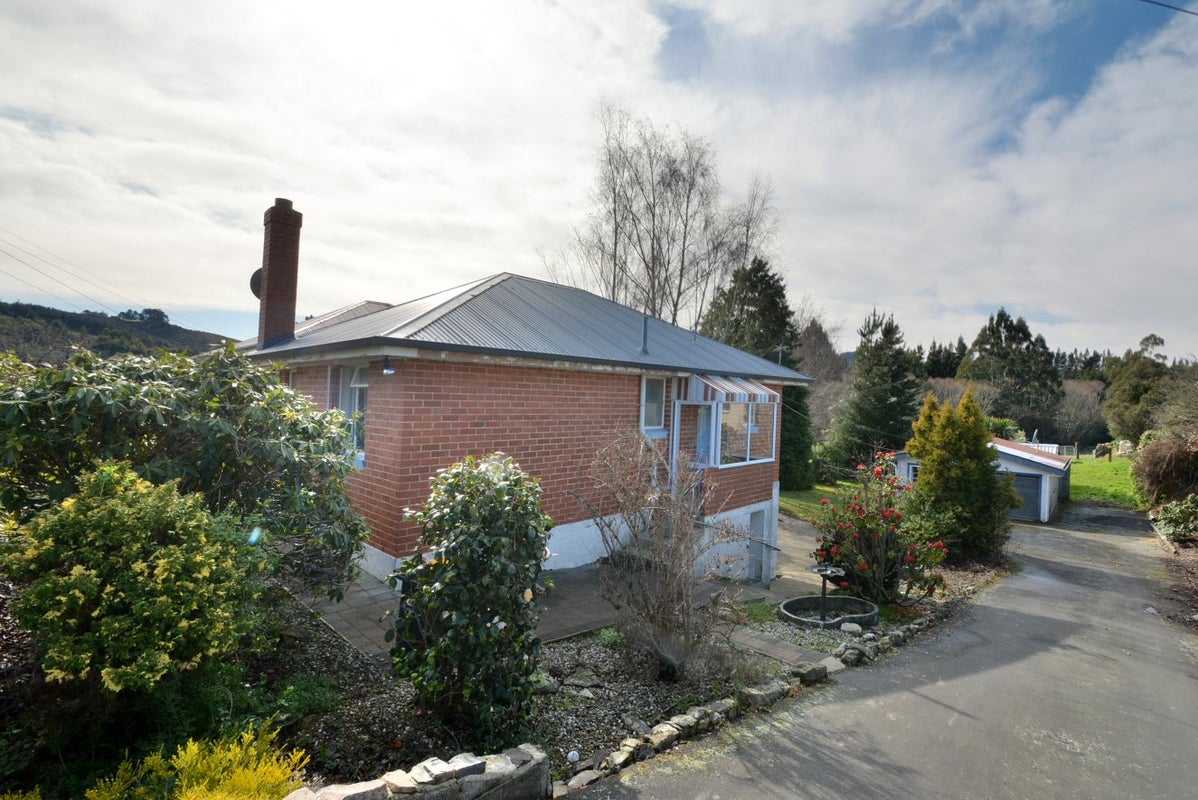 12 Flower Street, Fairfield, Dunedin - Carousel 1