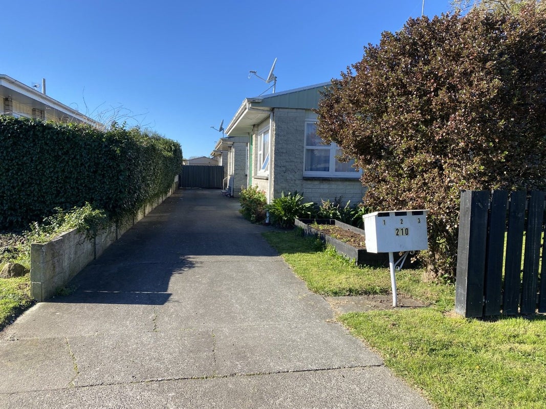 2/210 Grove Road, Mayfair, Hastings - Carousel 1