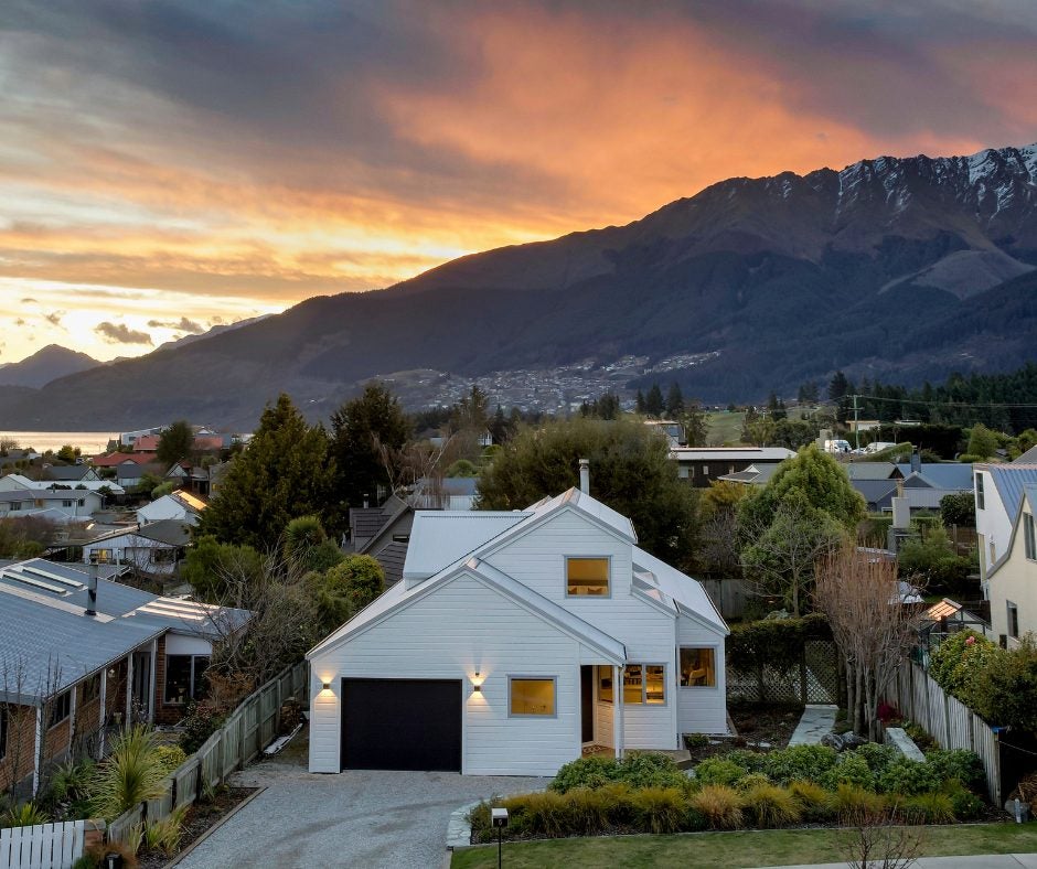 5 Cedar Drive, Kelvin Heights, Queenstown - Carousel 1