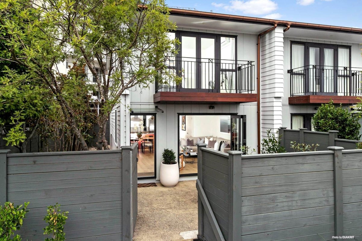 1/3 Burton Street, Grafton, Auckland - Carousel 1