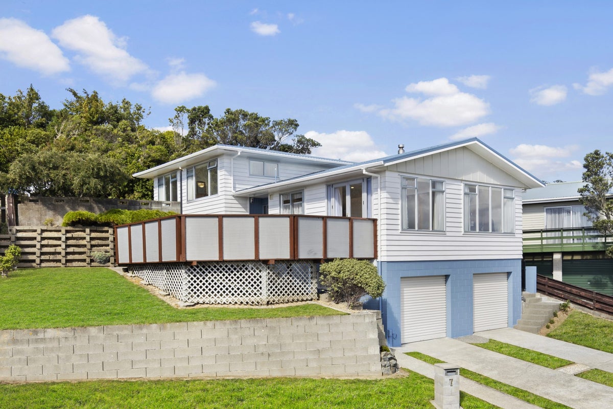 7 Ceres Crescent, Johnsonville, Wellington - Carousel 1