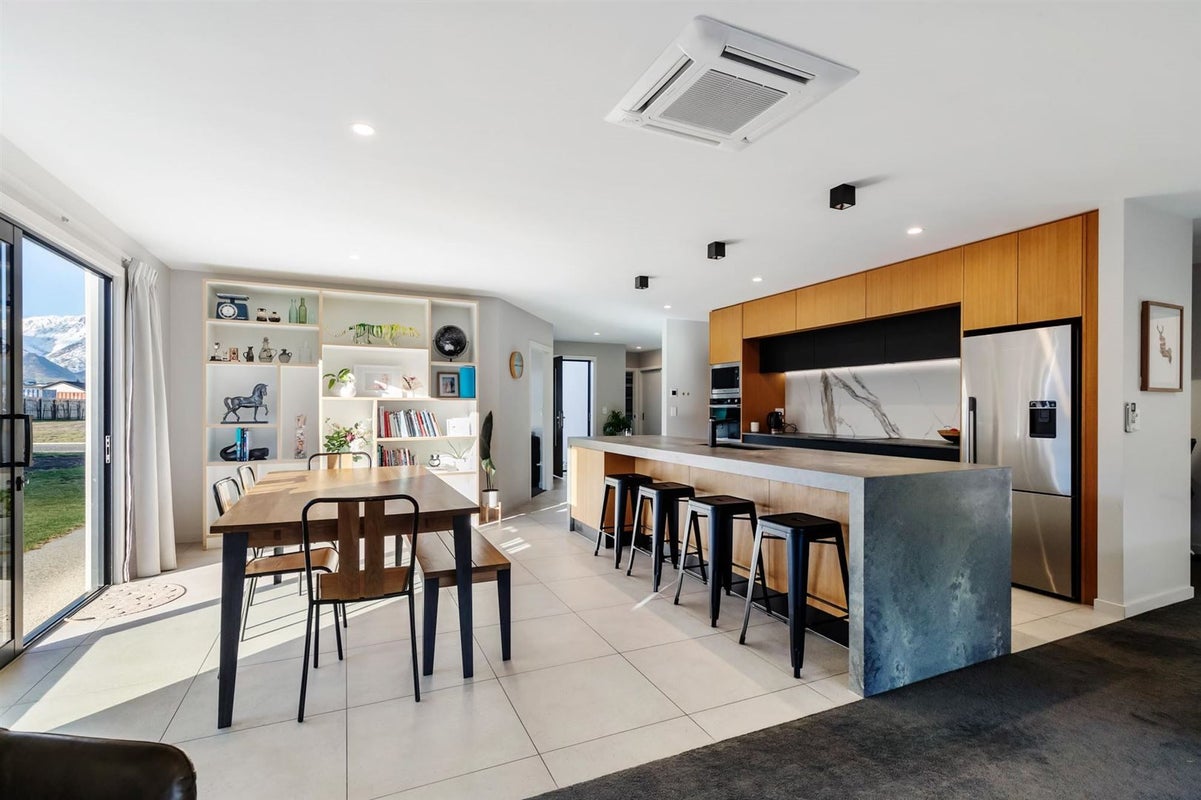 6 Pennycook Place, Wanaka - Carousel 1