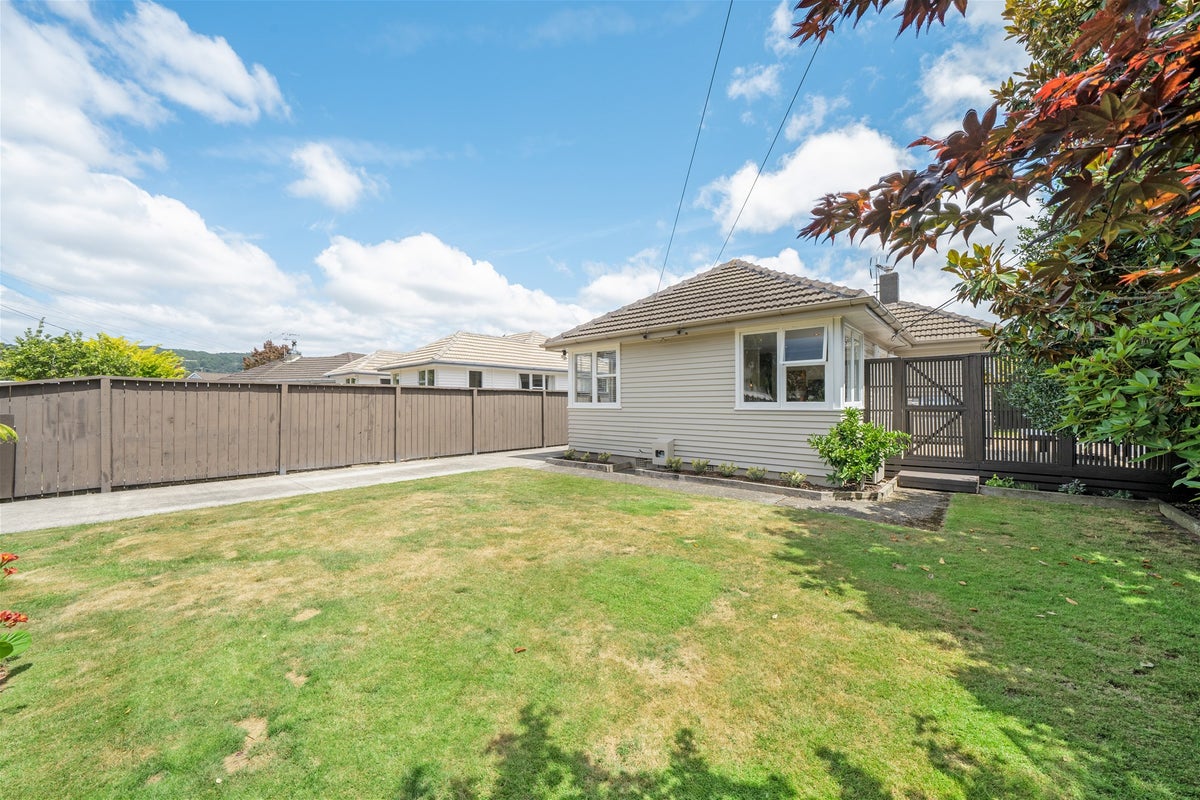 1/11 Byron Street, Petone, Lower Hutt - Carousel 20