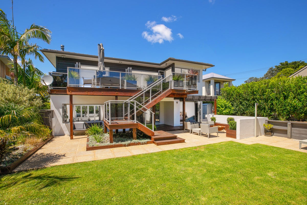 4 Newell Street, Point Chevalier, Auckland - Carousel 2