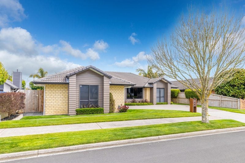 8 Compton Grove, Huntington, Hamilton - Carousel 2