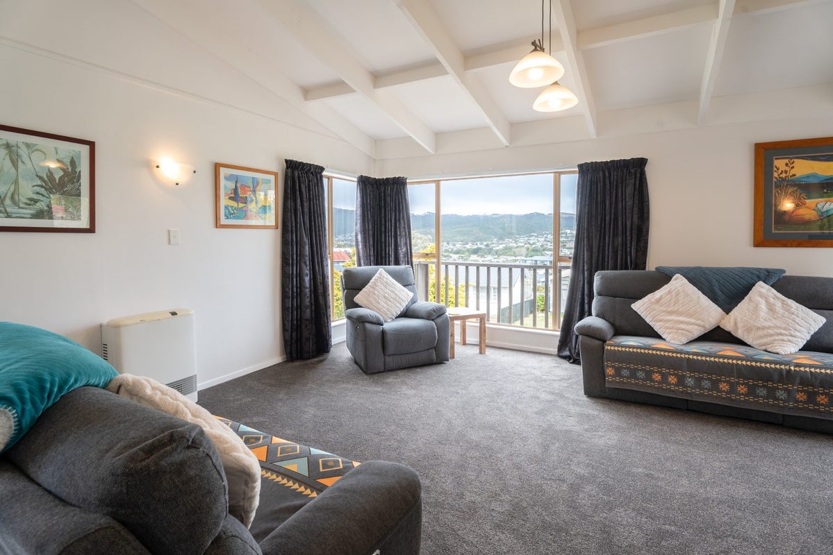 27 Inlet View, Titahi Bay, Porirua - Carousel 1