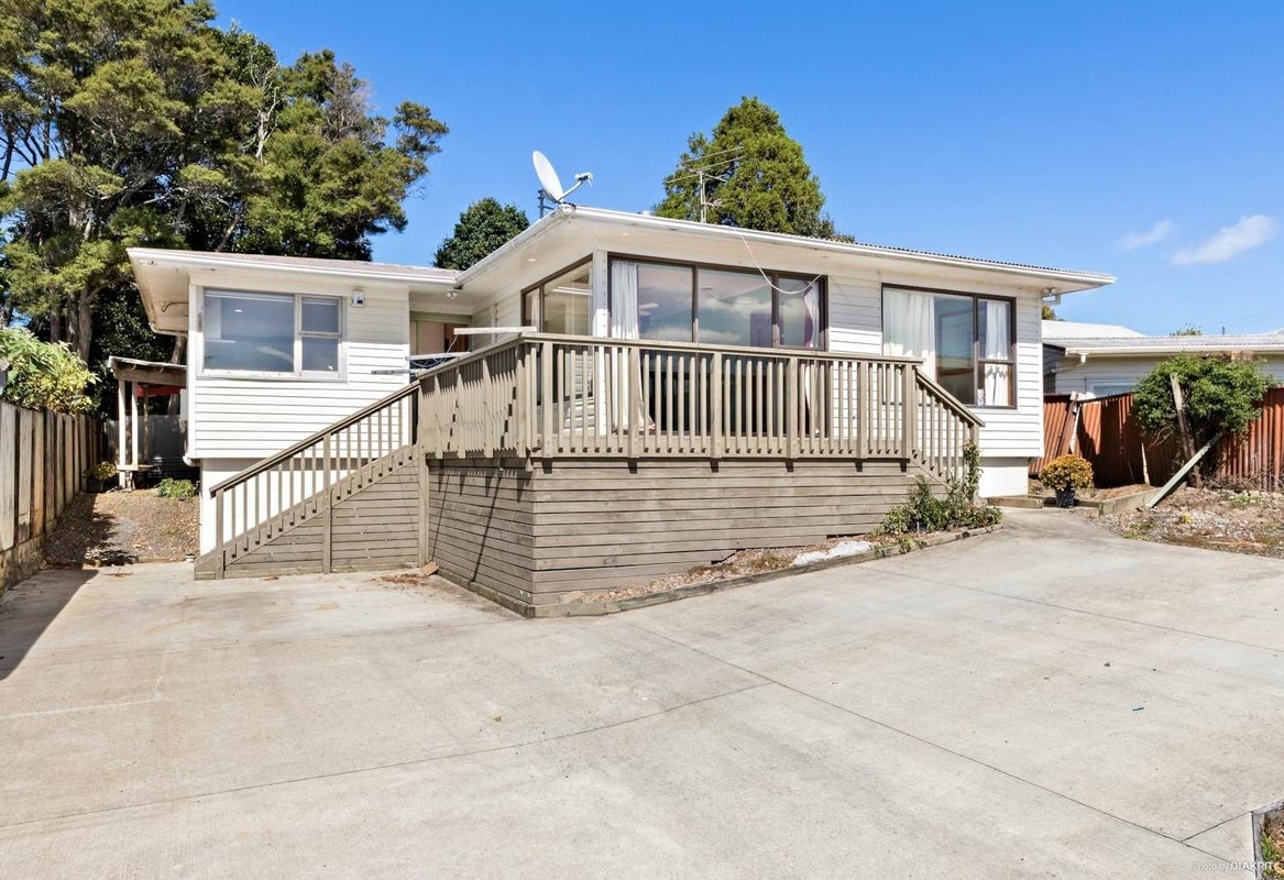 5 Beverly Place, New Lynn, Auckland - Carousel 1