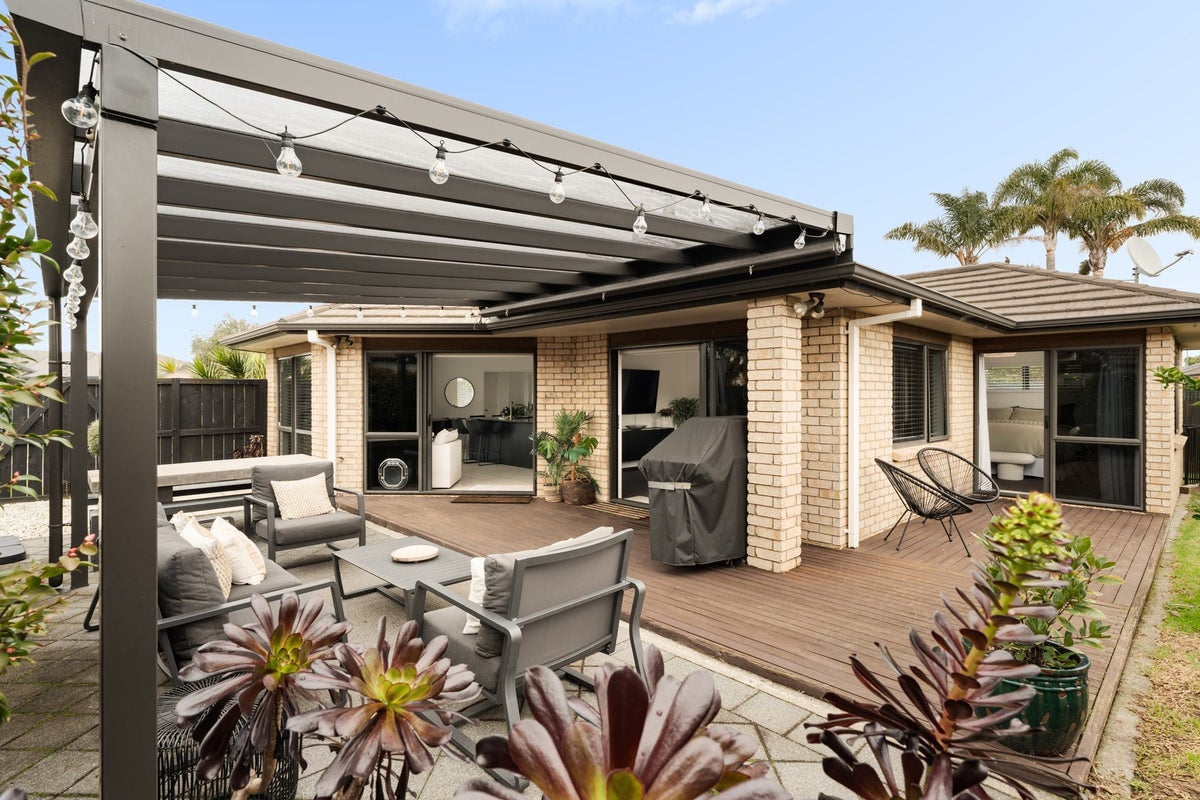34 Aranui Drive, Papamoa Beach, Papamoa - Carousel 1