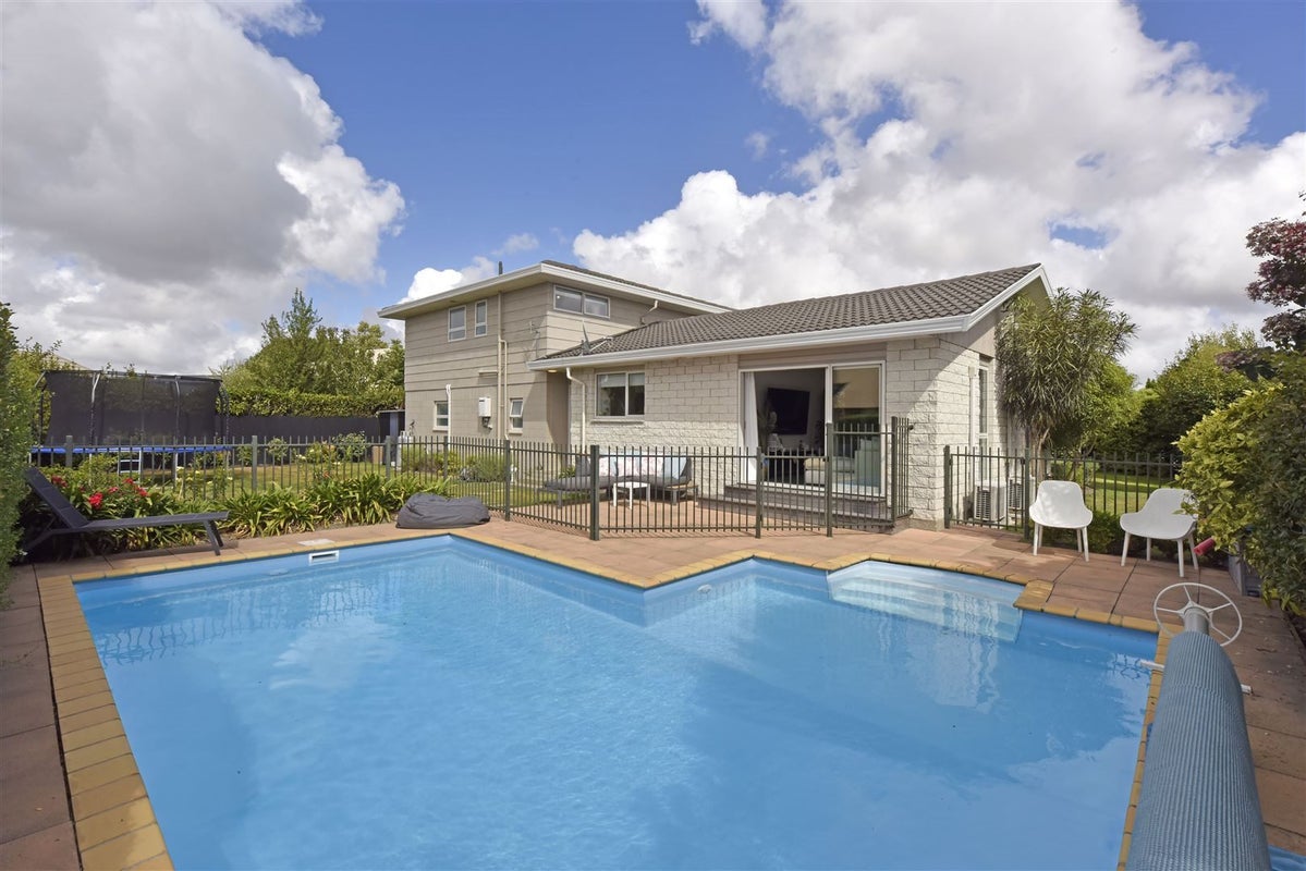 7A Juniper Place, Burnside, Christchurch - Carousel 1