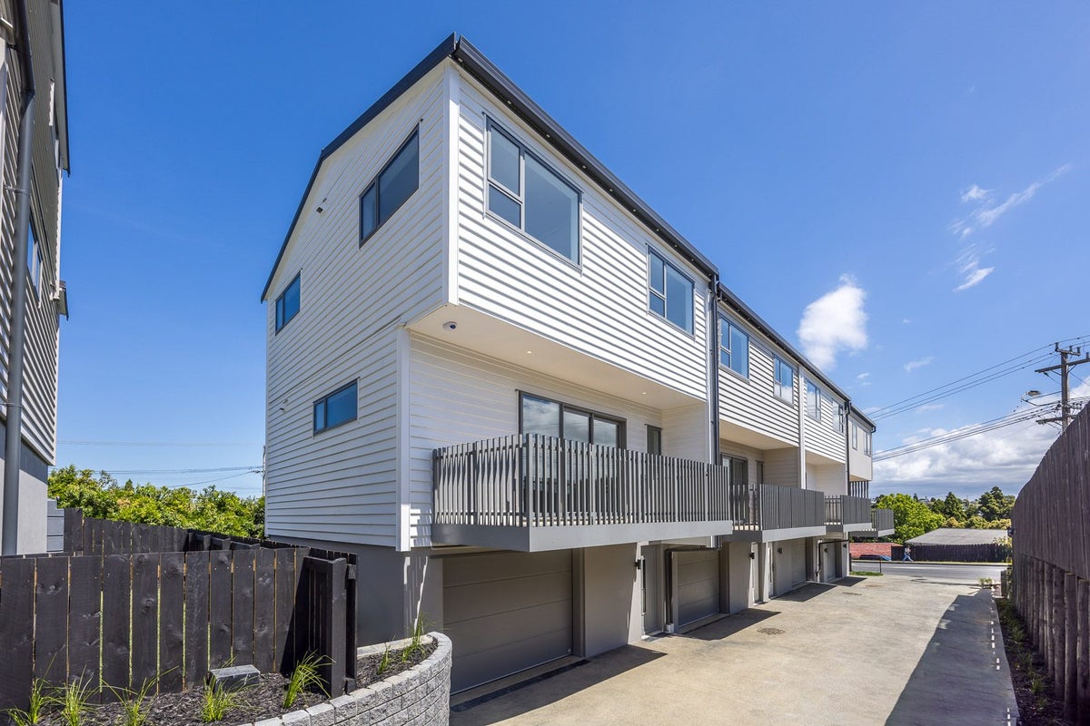 4/94 Target Road, Totara Vale, Auckland - Carousel 2