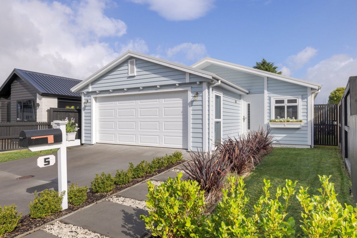 5 Hinaki Street, Poike, Tauranga - Carousel 1