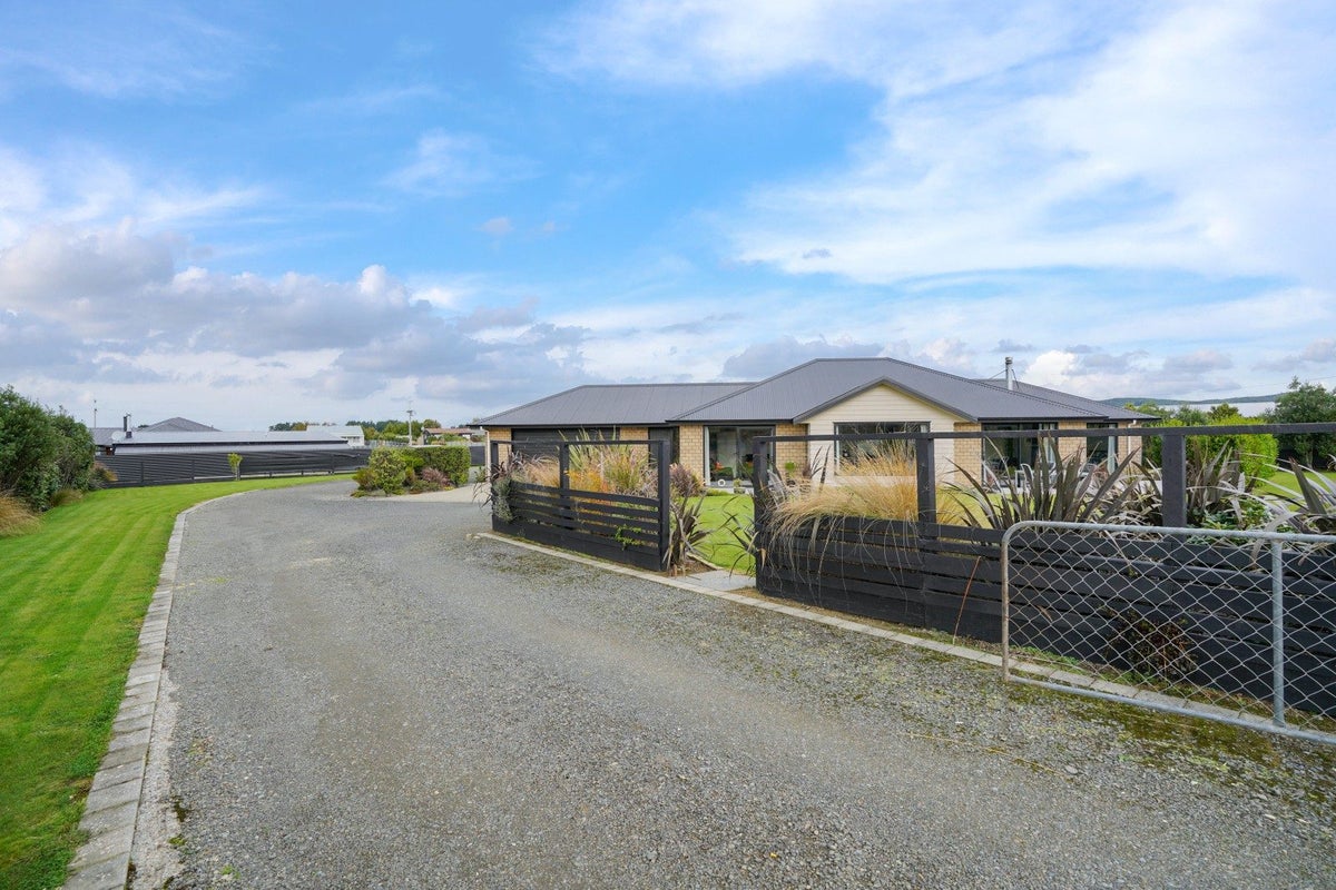 19 Pitt Street, Riverton - Carousel 23