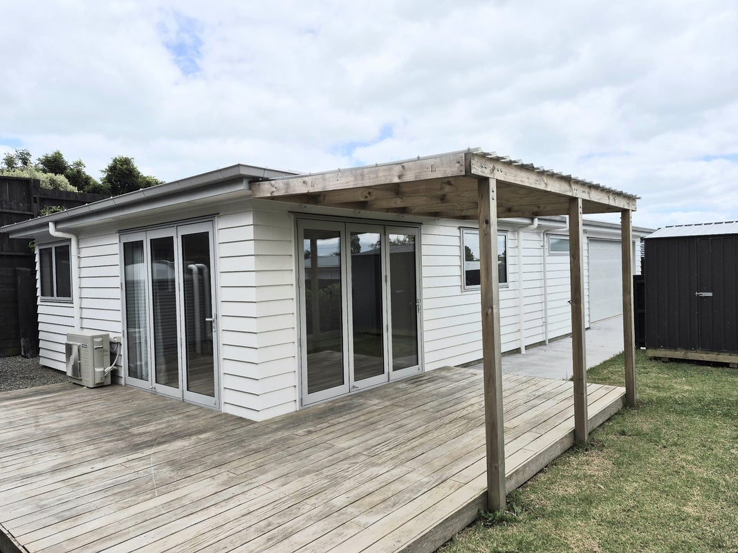 8 Bell Road, Beachlands, Auckland - Carousel 1