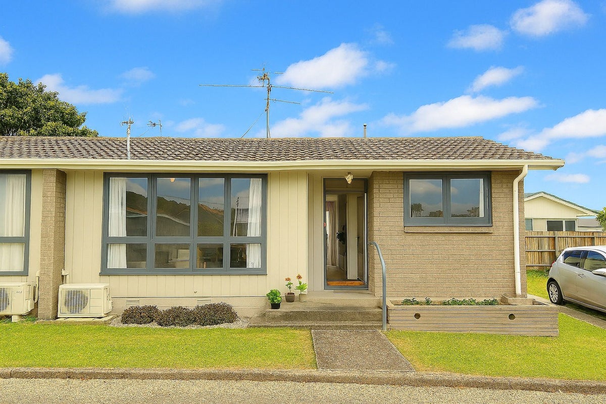 3/63A Pine Avenue, Ebdentown, Upper Hutt - Carousel 1