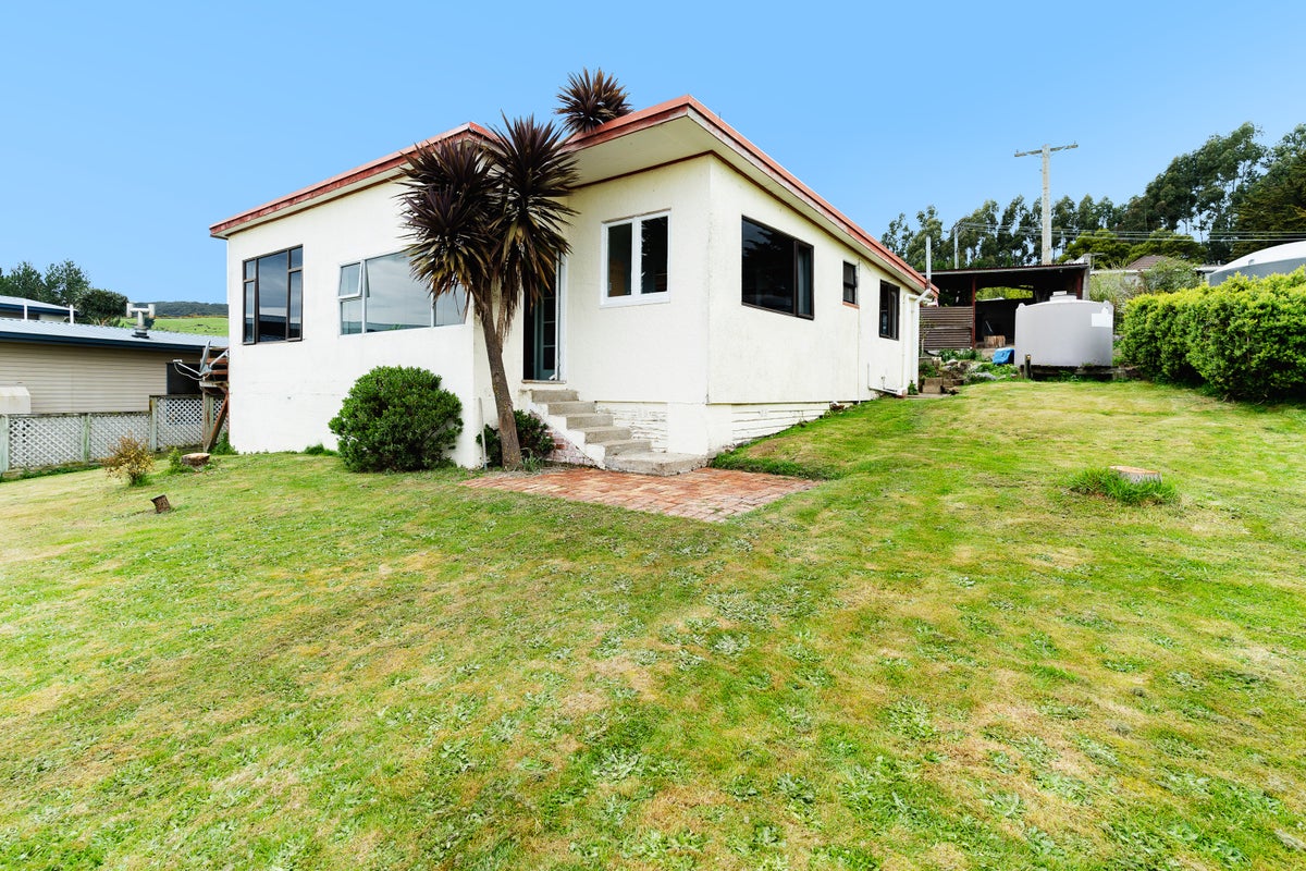 11 Gull Street, Waihola, Milton - Carousel 1