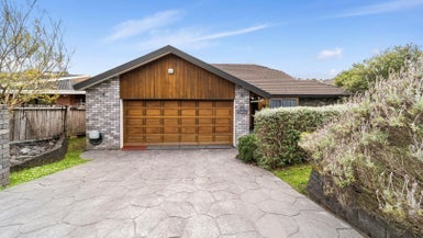 19 Bayside Drive, Browns Bay, Auckland - Carousel 1