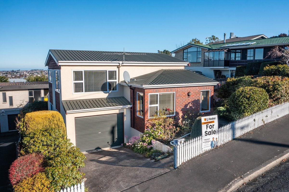 12 Bellevue Street, Belleknowes, Dunedin - Carousel 2
