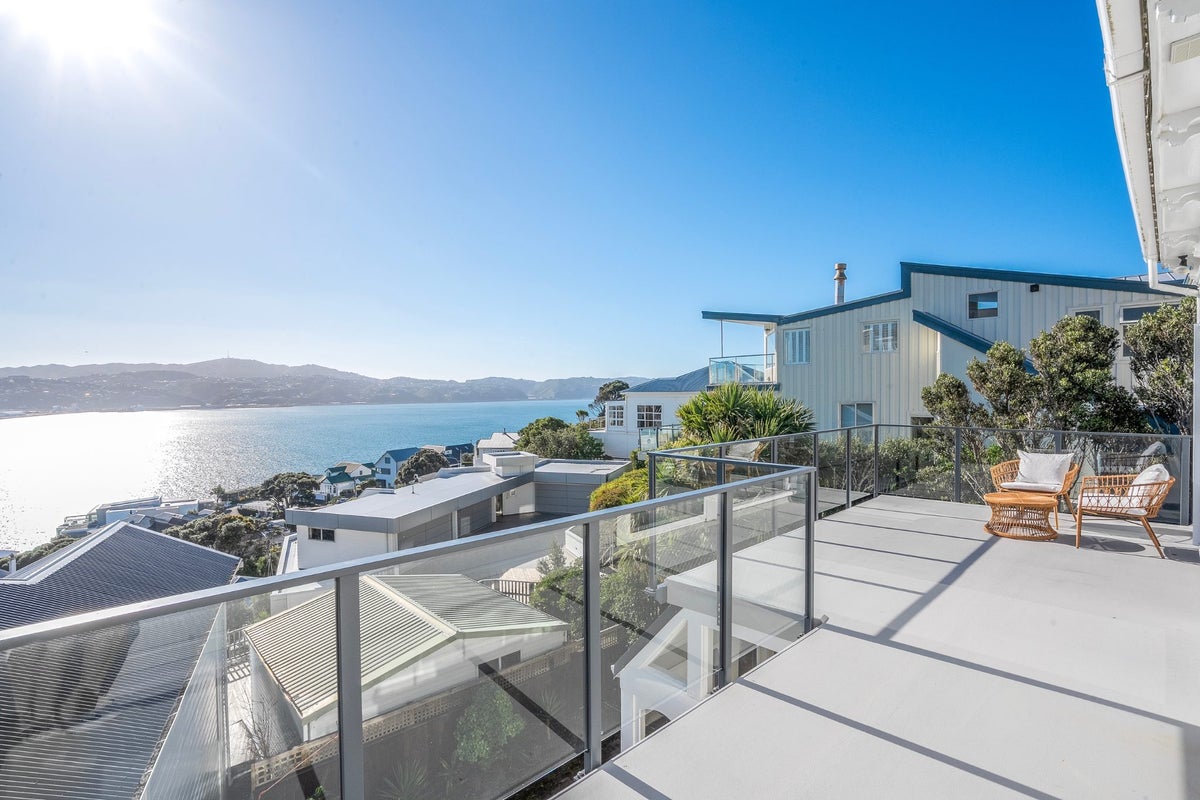 2 The Crescent, Roseneath, Wellington - Carousel 1