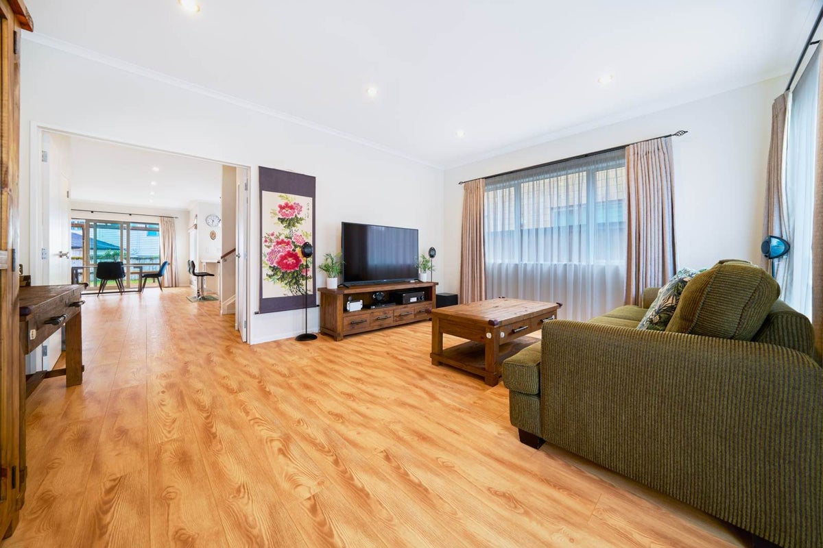 15 Carrickdawson Drive, Flat Bush, Auckland - Carousel 2