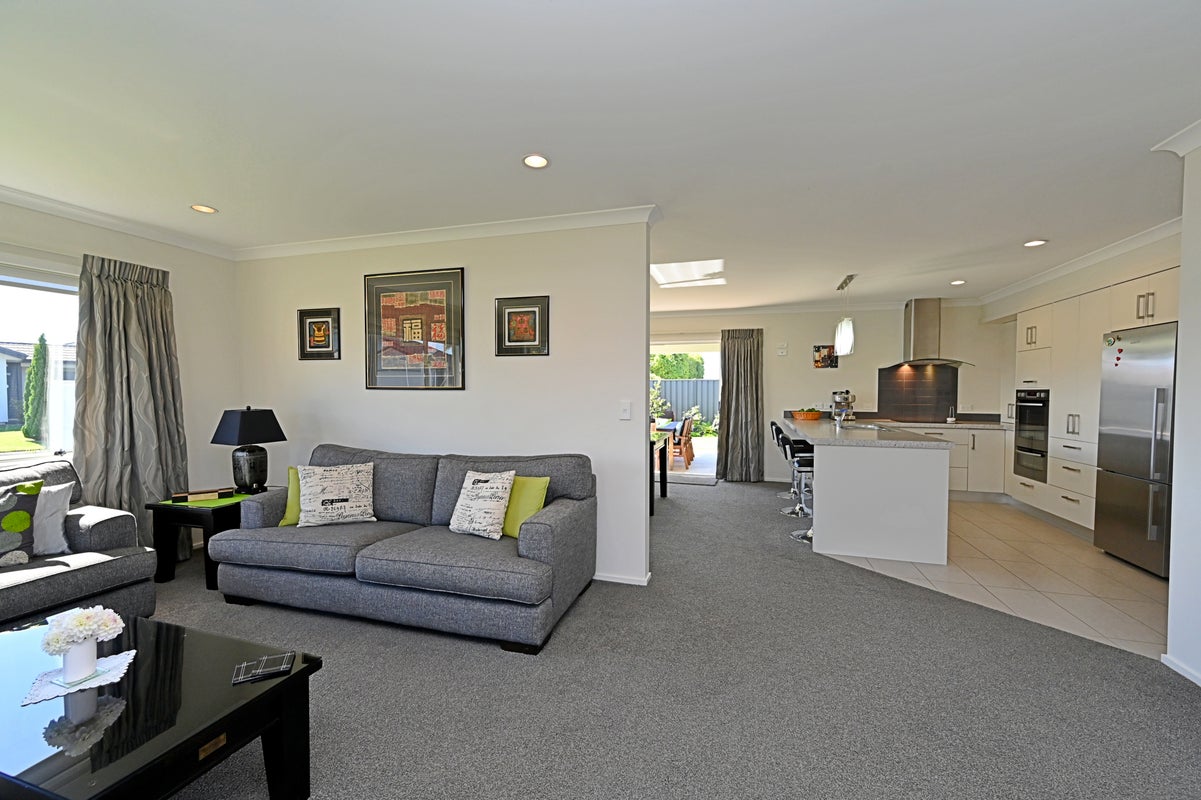 6 Kapiti Drive, Poraiti, Napier - Carousel 1