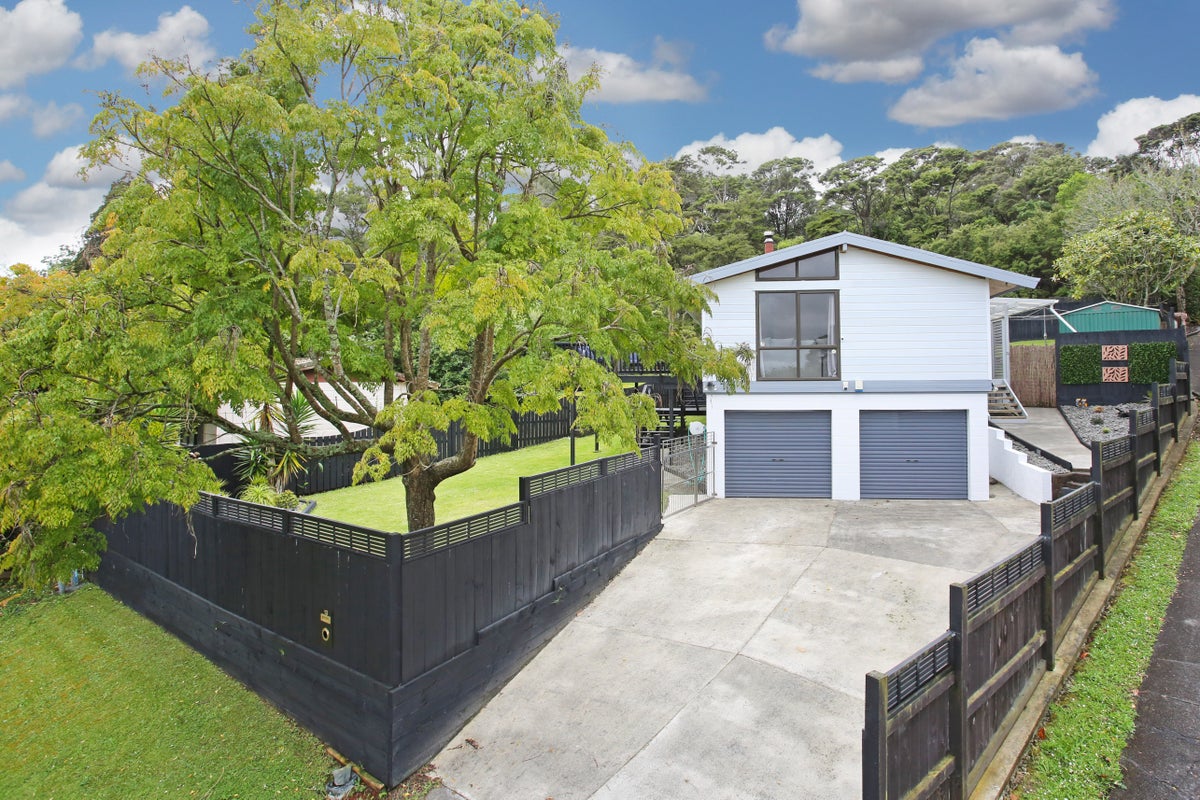 13 Chrisarda Place, Red Hill, Papakura - Carousel 1