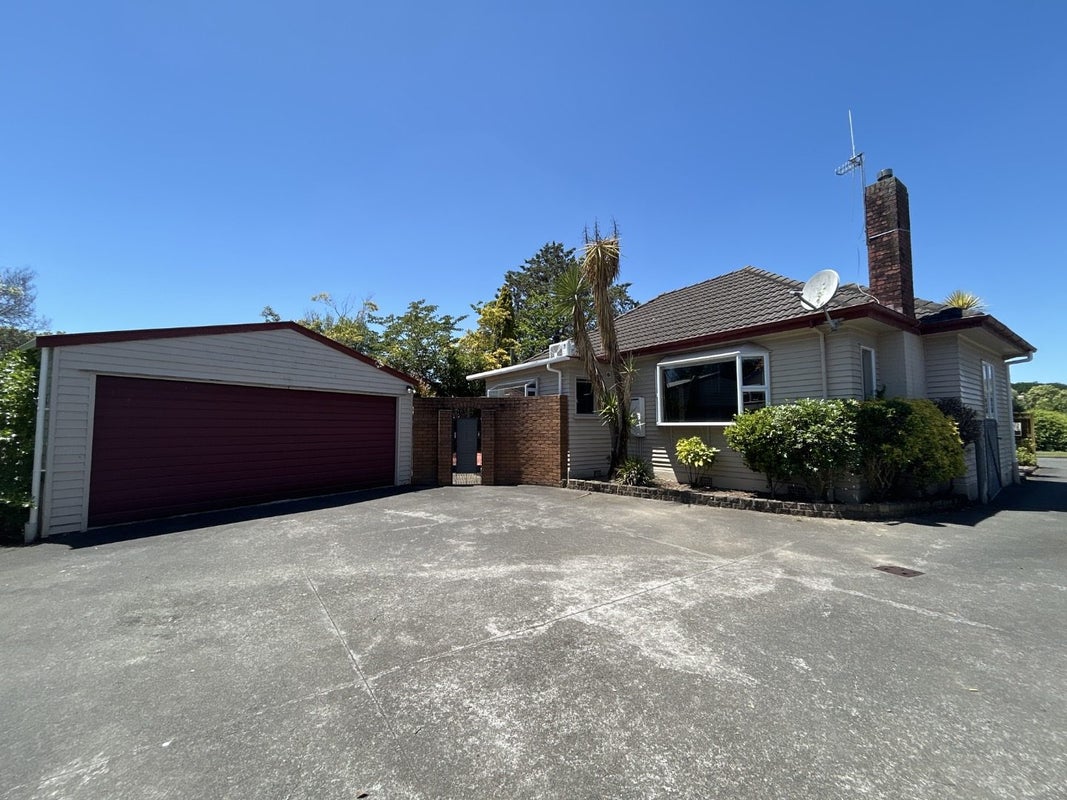 14 Savage Crescent, West End, Palmerston North - Carousel 1