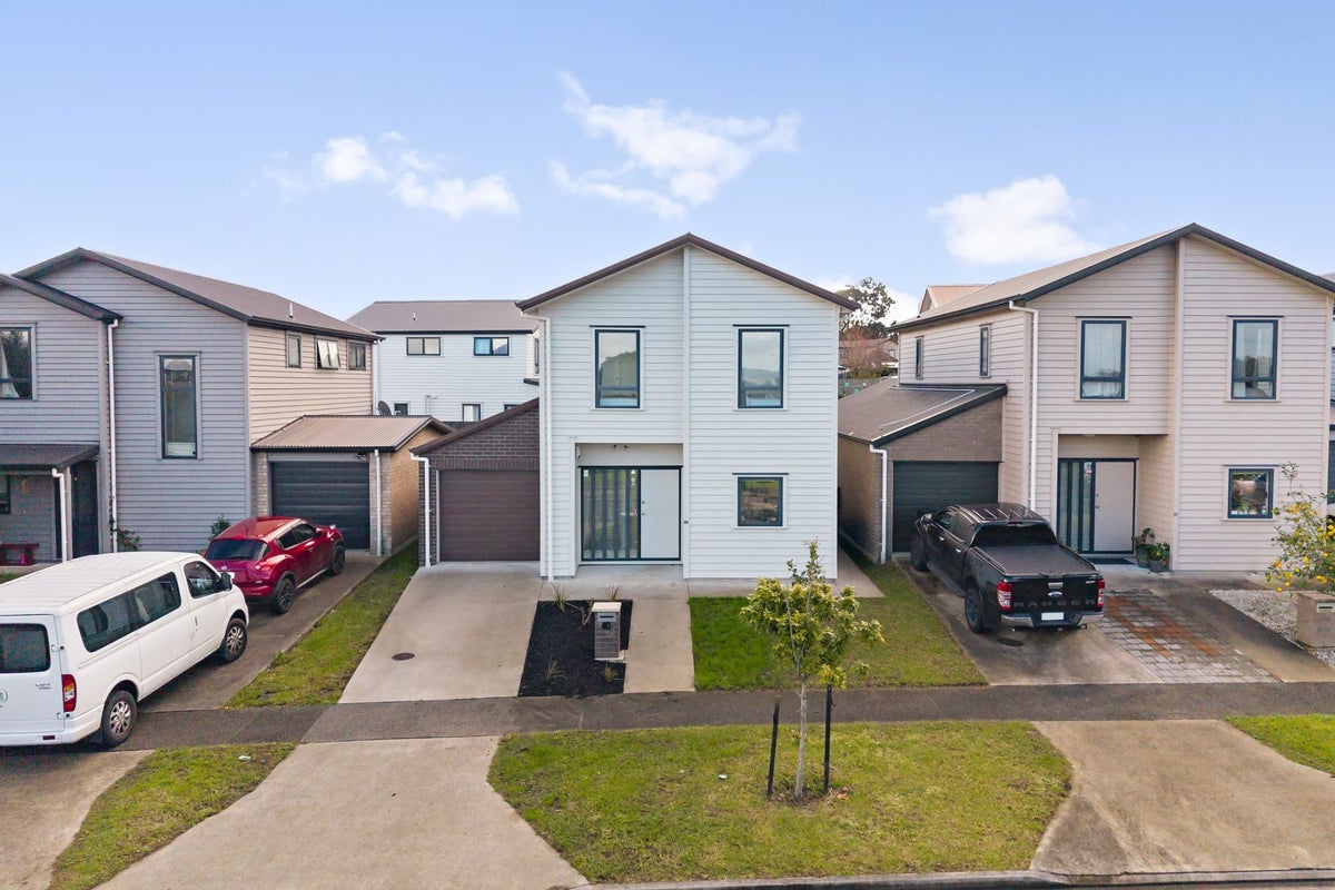 40 Kaimoana Street, Weymouth, Auckland - Carousel 2