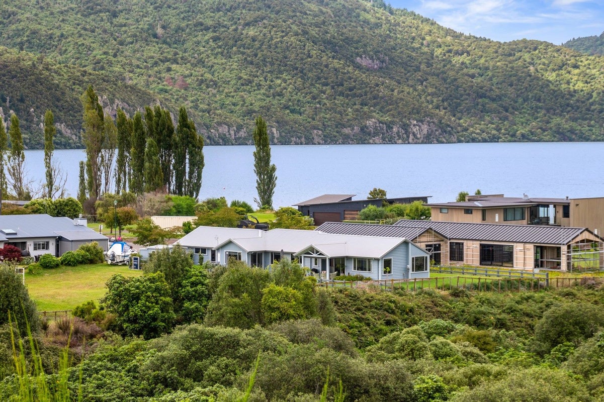 188 Lisland Drive, Kinloch, Taupo - Carousel 1