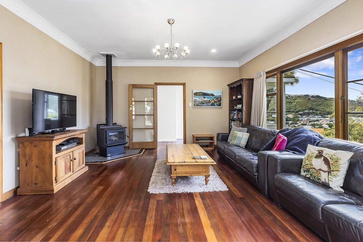 54D Severn Street, Island Bay, Wellington - Carousel 2