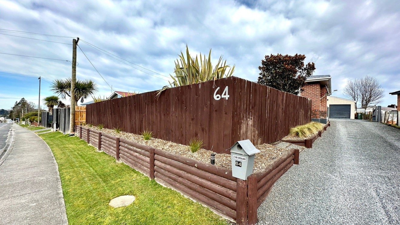 64 Baker Street, Stirling - Carousel 24