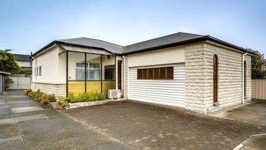 61 Meeanee Quay, Westshore, Napier - Carousel 1