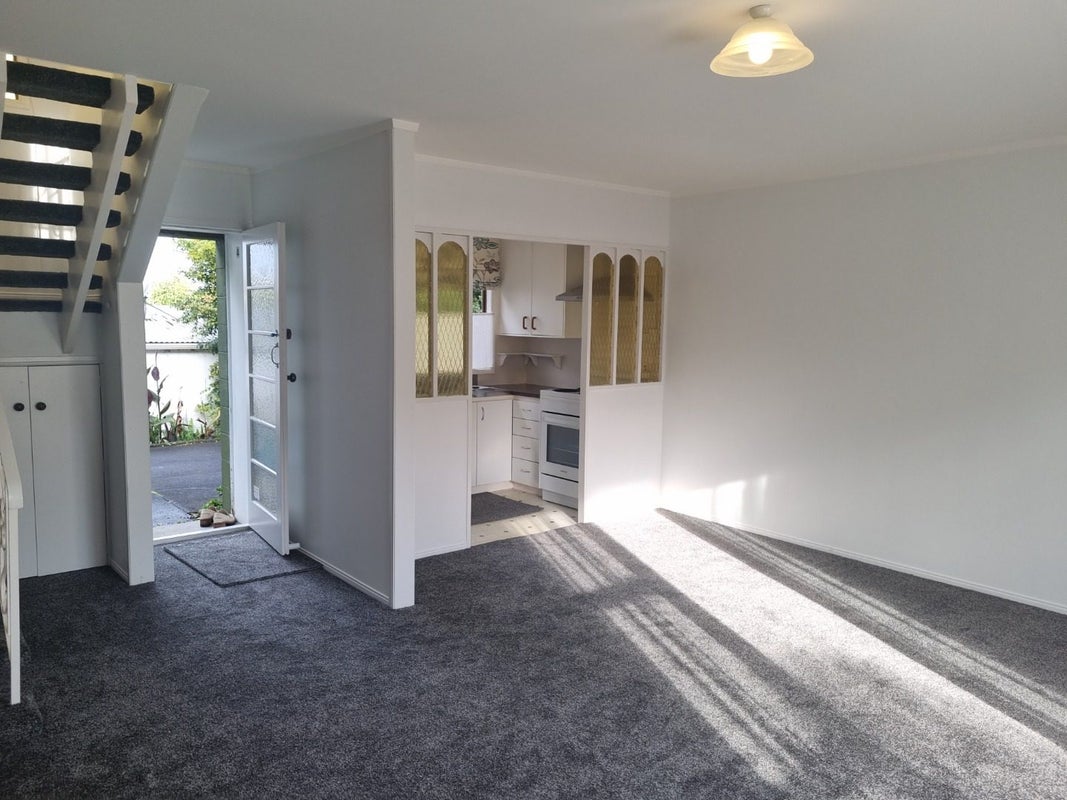 4/3 Akehurst Avenue, New Lynn, Auckland - Carousel 1