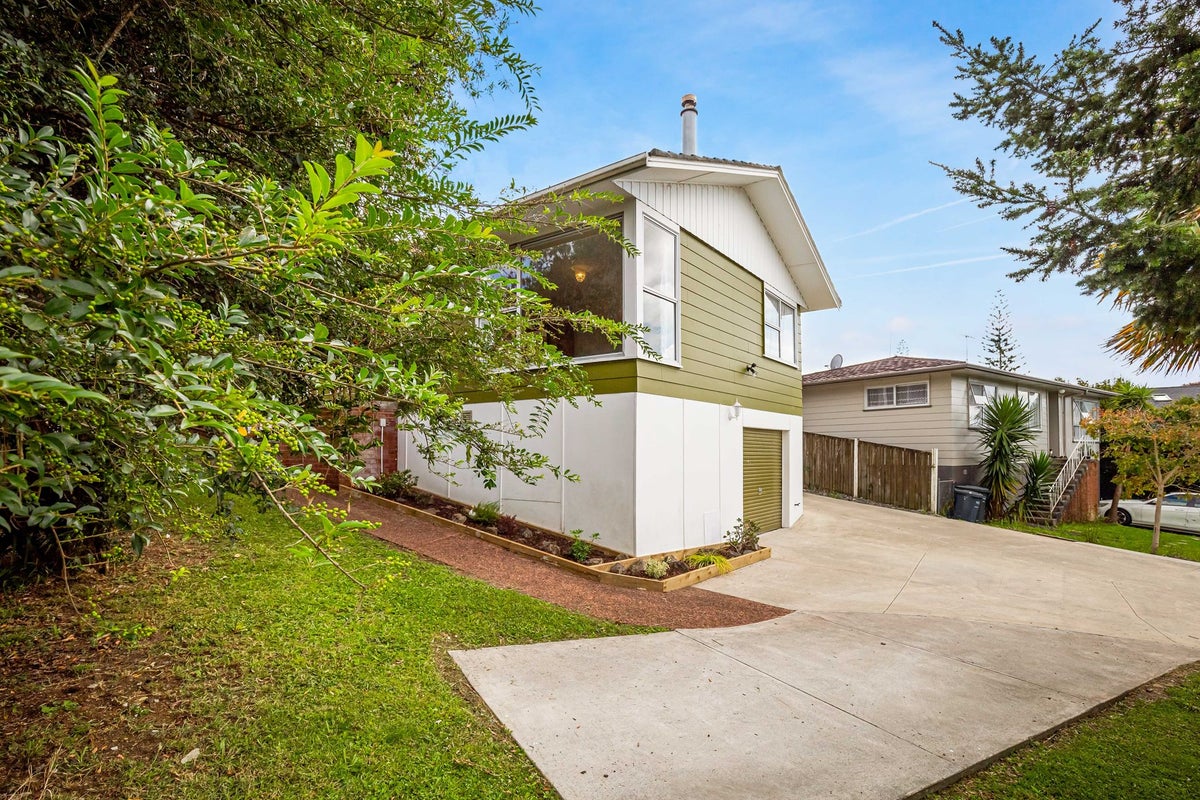 27 Temuri Place, Glendene, Auckland - Carousel 2