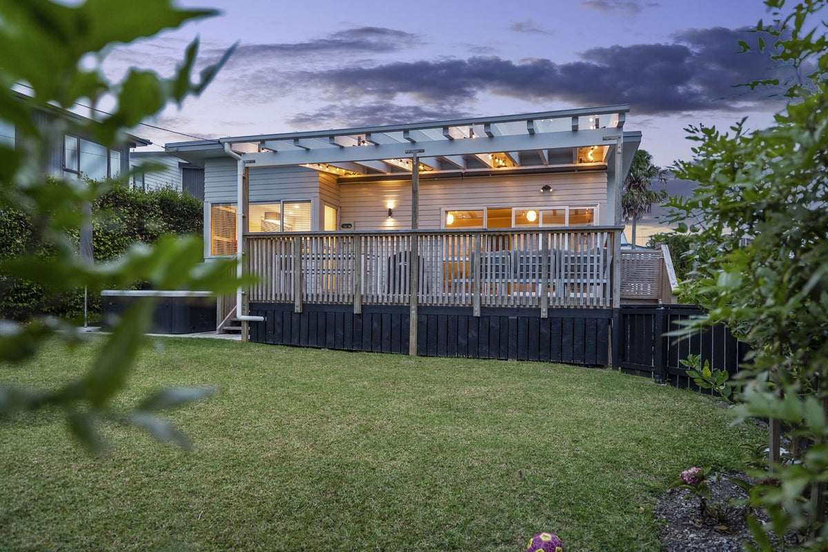1/19 Montgomery Avenue, Belmont, Auckland - Carousel 1