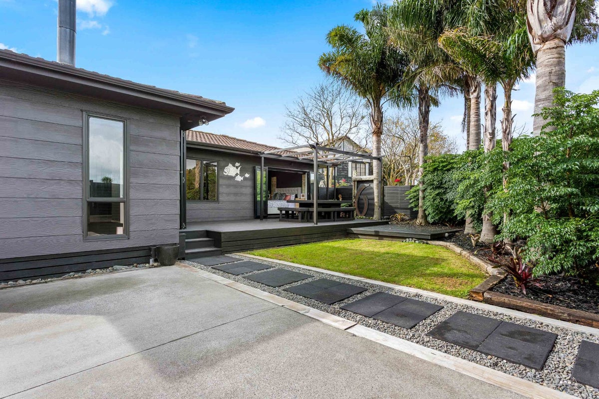 4 Nadine Place, Mangere Bridge, Auckland - Carousel 1