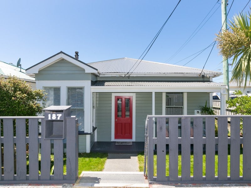 187 Queens Drive, Lyall Bay, Wellington - Carousel 2