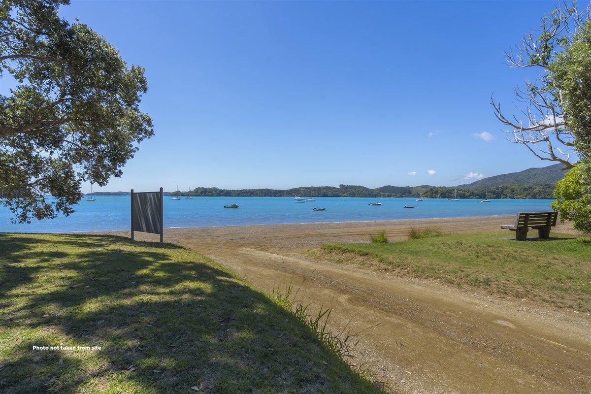 12 Smith-Grey Crescent, Parekura Bay, Russell - Carousel 2