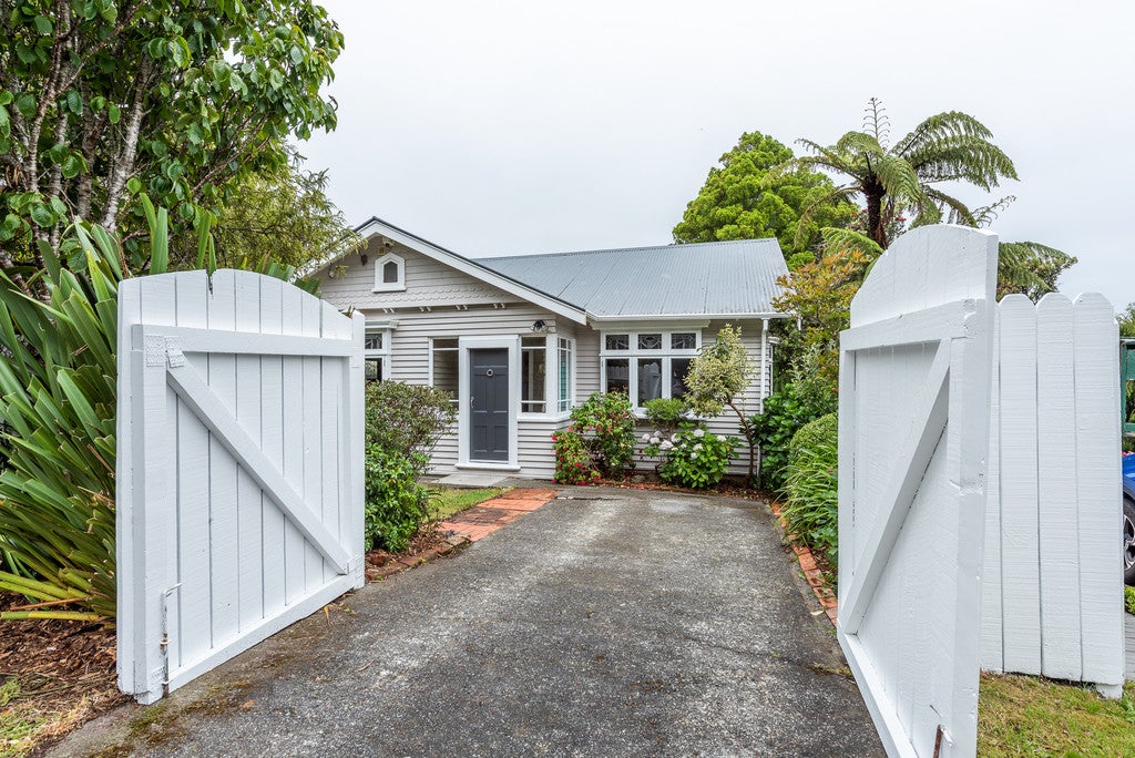 72 Nottingham Street, Karori, Wellington - Carousel 1