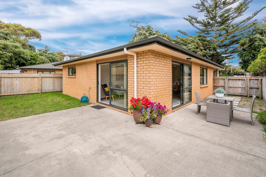 3 Lindale Grove, Waikanae Beach, WAIKANAE - Carousel 2