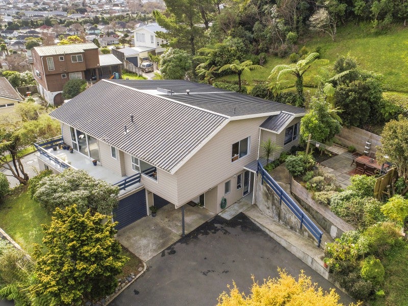 26 Summit Road, Fairfield, Lower Hutt - Carousel 1