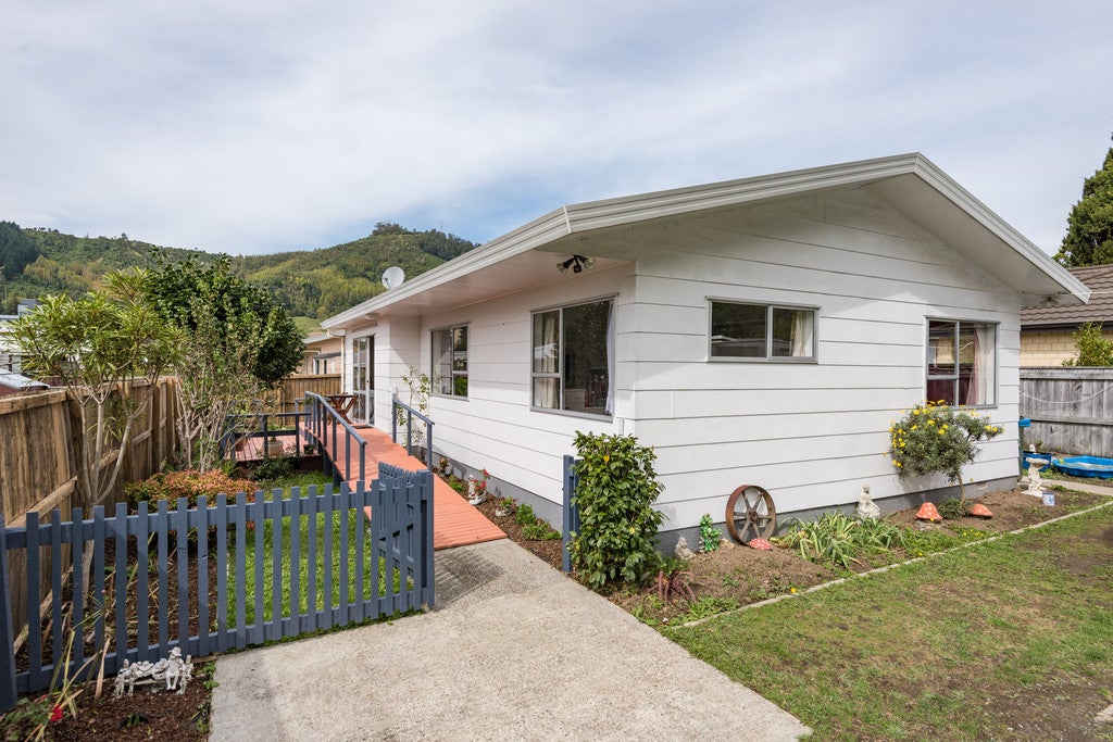 6A Vanguard Road, Kelston, Auckland - Carousel 1