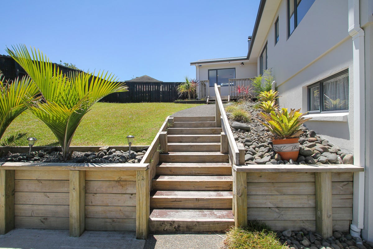 17 Donald Street, Stanmore Bay, Whangaparaoa - Carousel 2