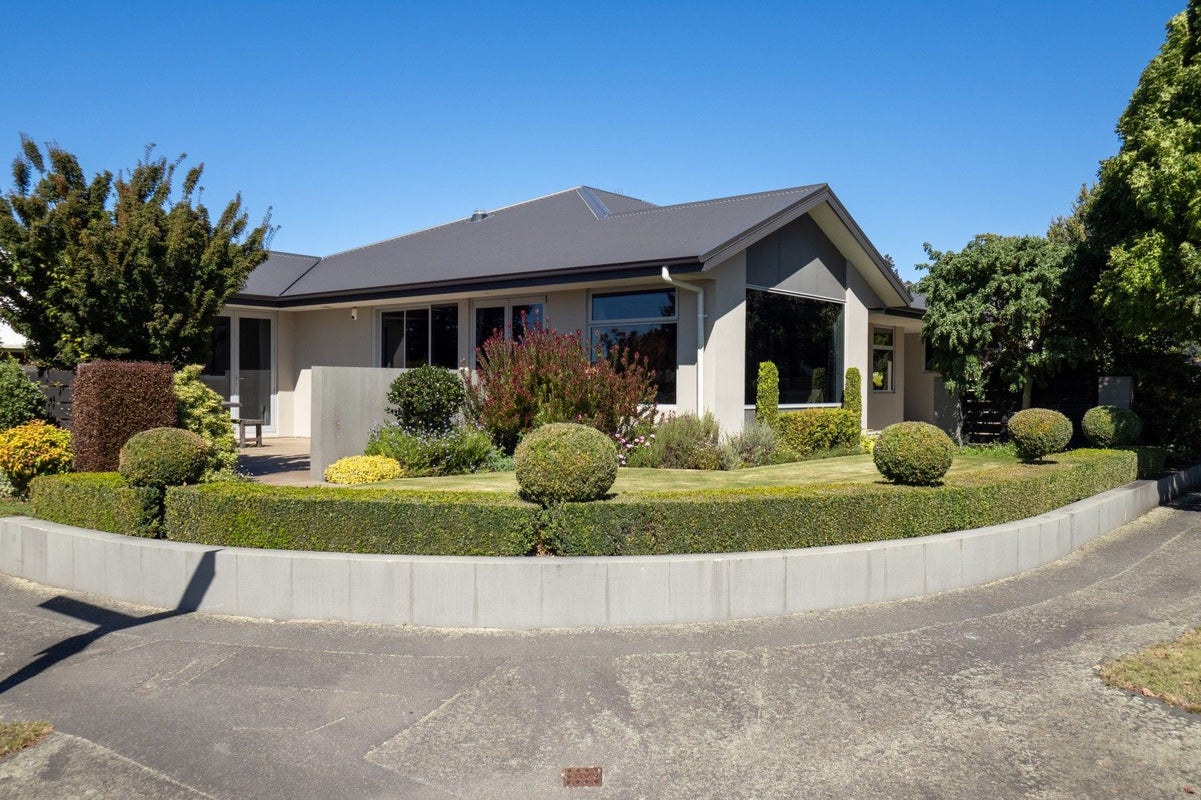 1 Beauvais Place, Allenton, Ashburton - Carousel 1