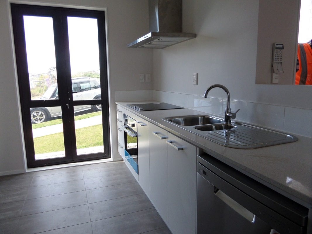 18/10 Silver Moon Road, Albany Heights, Auckland - Carousel 2