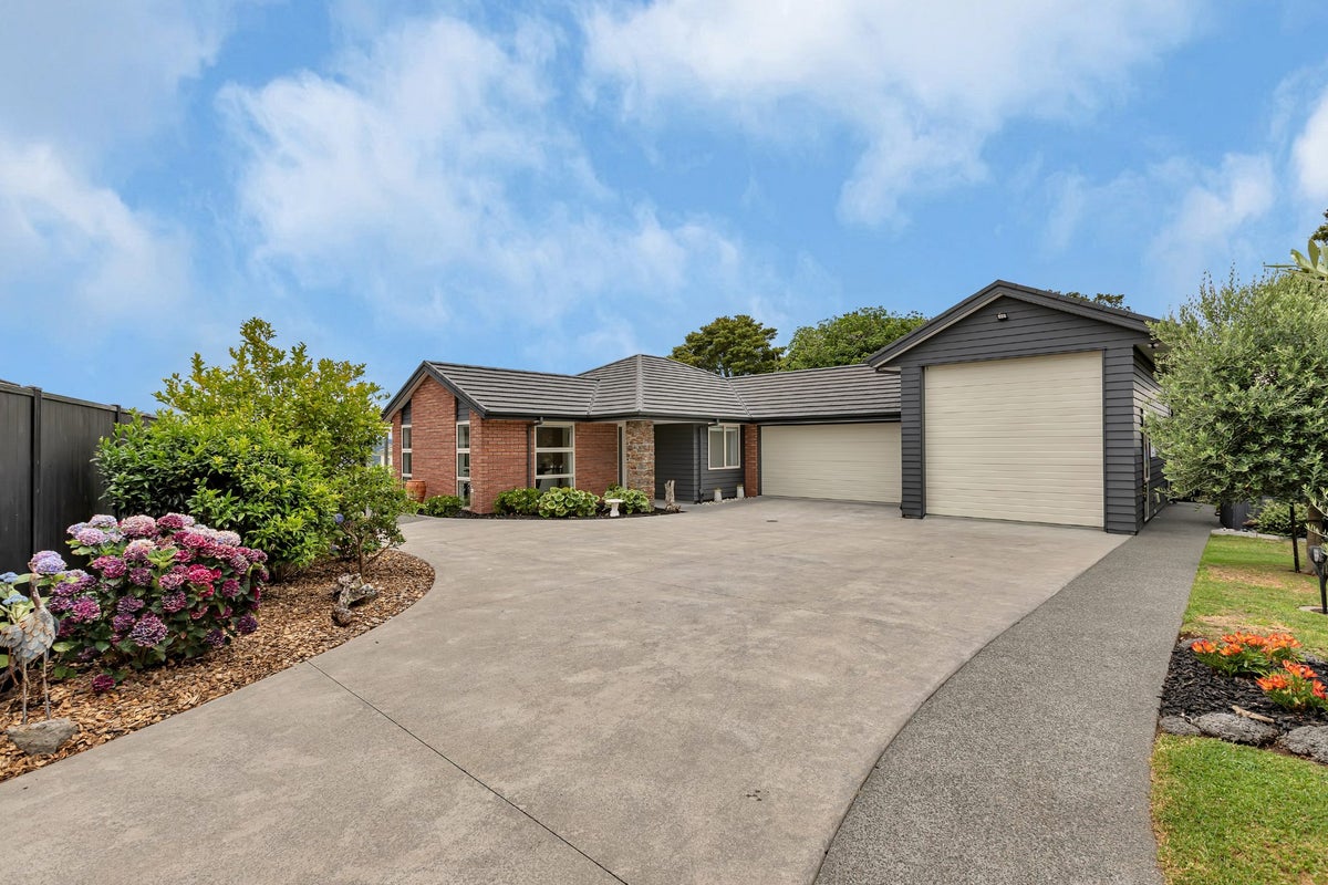 10 Myrtle Lane, Kamo, Whangarei - Carousel 1