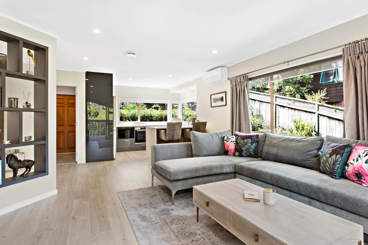 6/1 Valley Road, Northcote, Auckland - Carousel 1