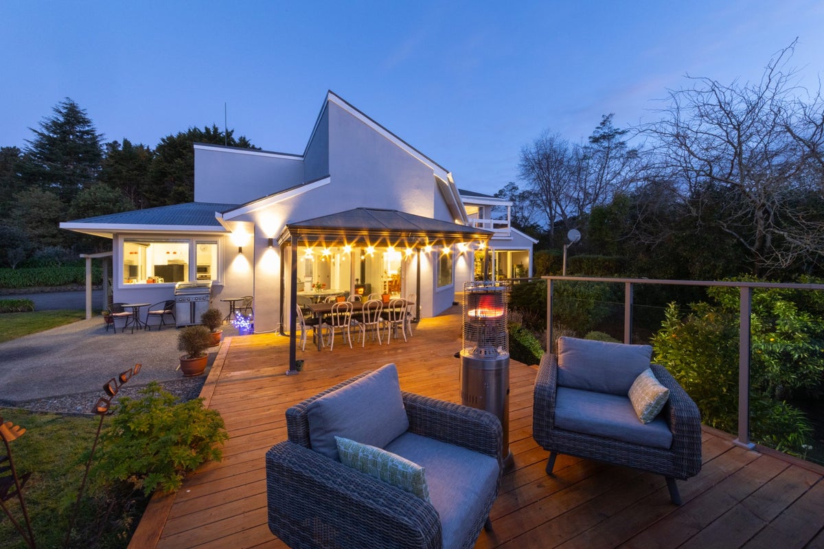 6 POLSON HILL DRIVE, Aokautere - Carousel 1