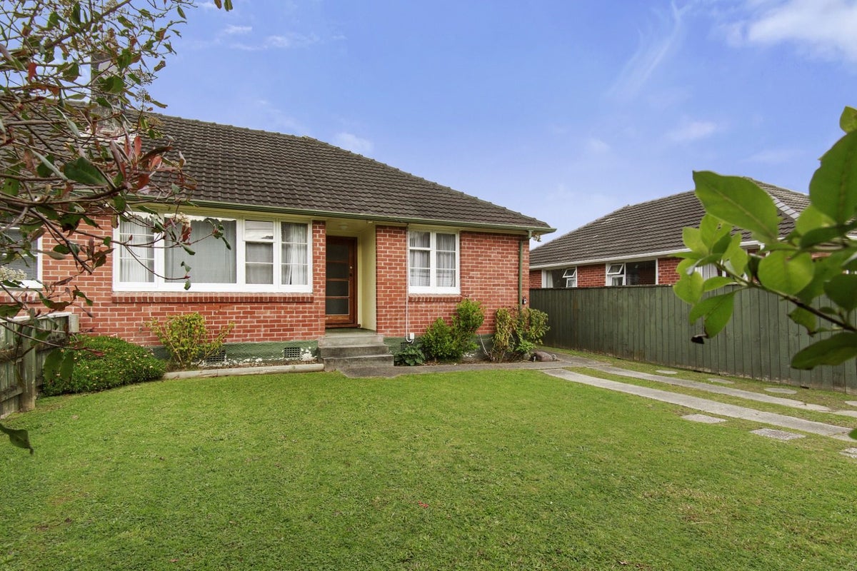 16 Hazel Street, Ebdentown, Upper Hutt - Carousel 2