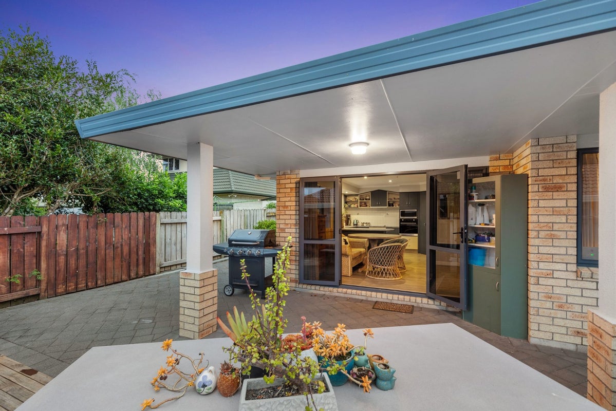 28 Stableford Drive, Pyes Pa, Tauranga - Carousel 2